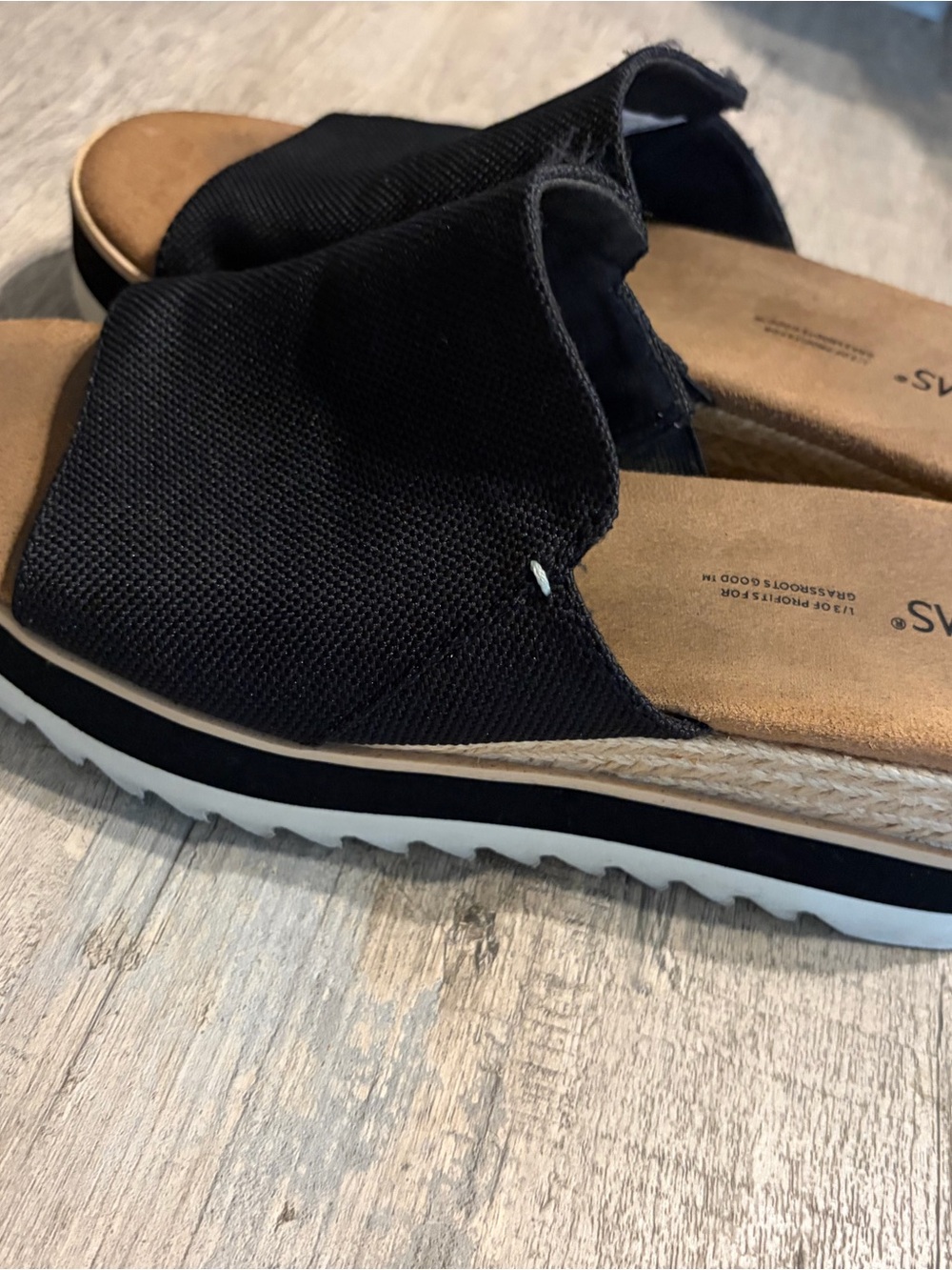TOMS Women’s Black Slide Sandals with Tan Footbed - Picture 2 of 6